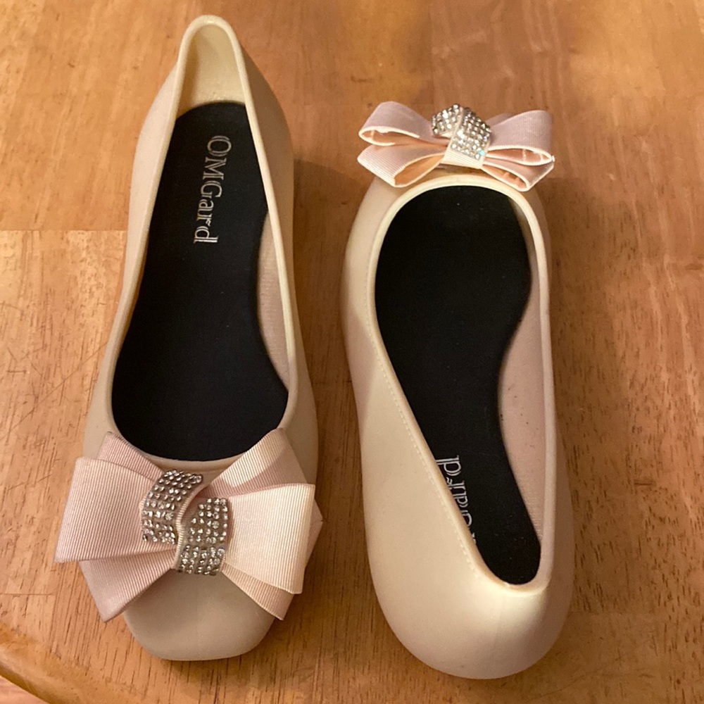 OMGard Rain Shoes Women's 39 Waterproof cream color in very good condition